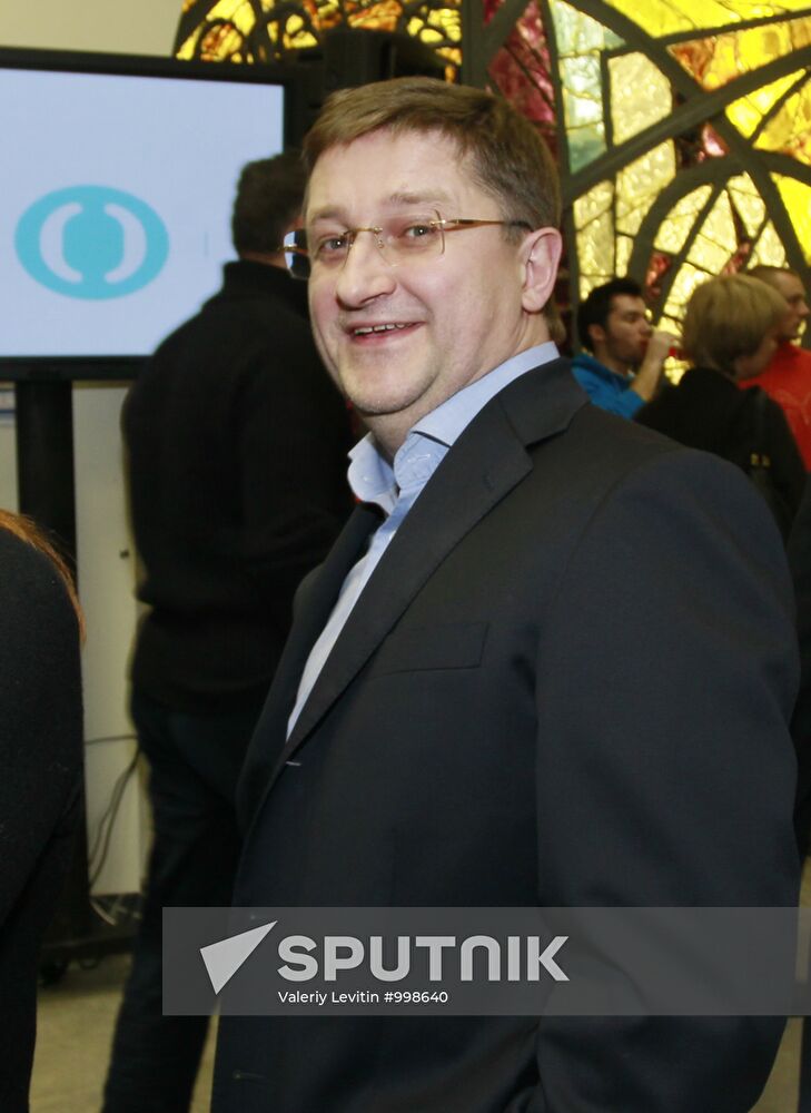 Private viewing of newsical "Citizen Poet"