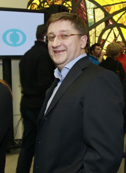 Private viewing of newsical "Citizen Poet"