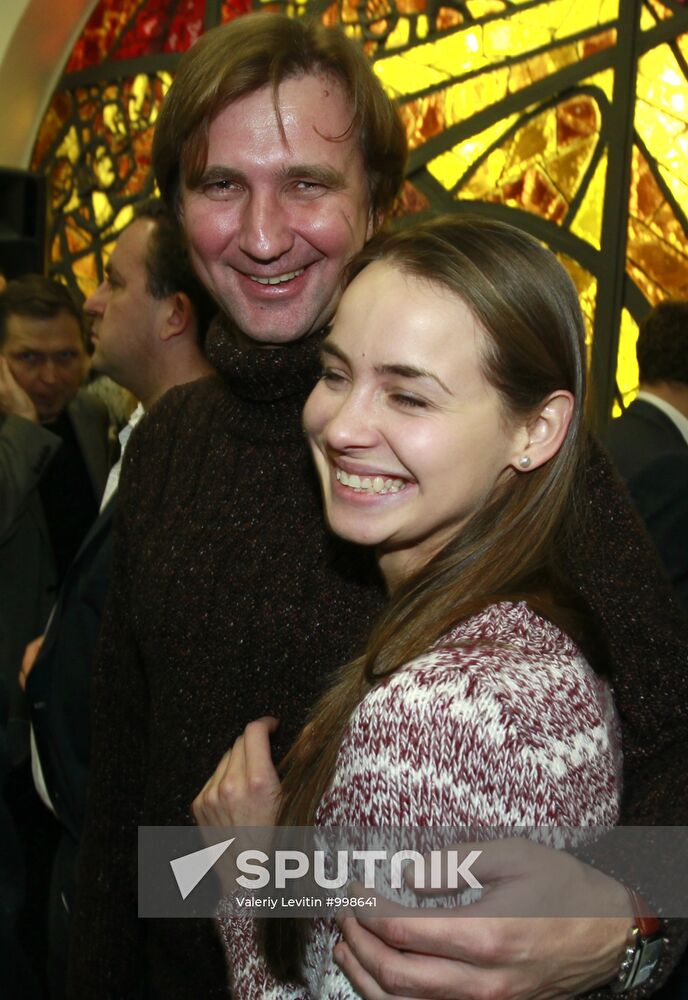 Private viewing of newsical "Citizen Poet"