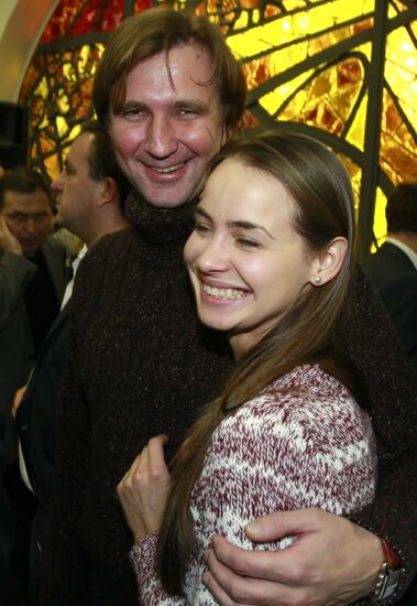 Private viewing of newsical "Citizen Poet"