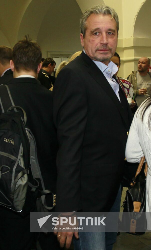 Private viewing of newsical "Citizen Poet"