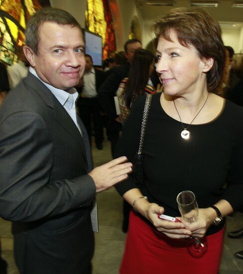 Private viewing of newsical "Citizen Poet"