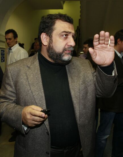 Private viewing of newsical "Citizen Poet"