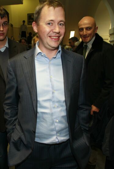 Private viewing of newsical "Citizen Poet"