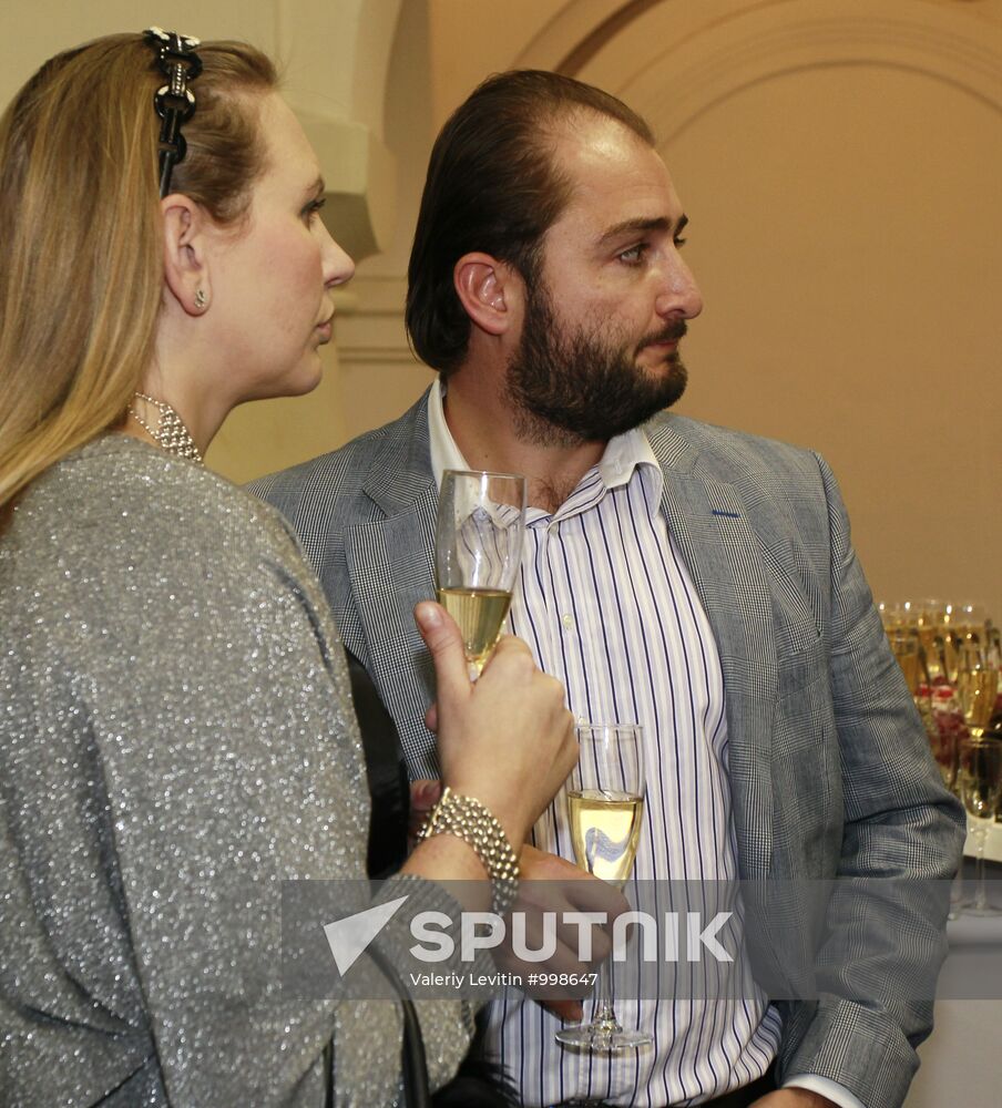 Private viewing of newsical "Citizen Poet"