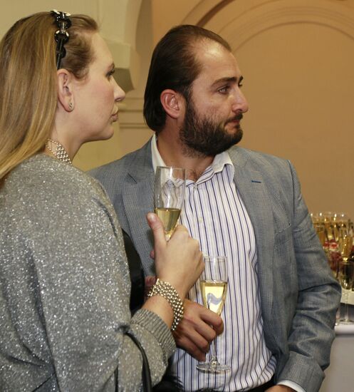 Private viewing of newsical "Citizen Poet"