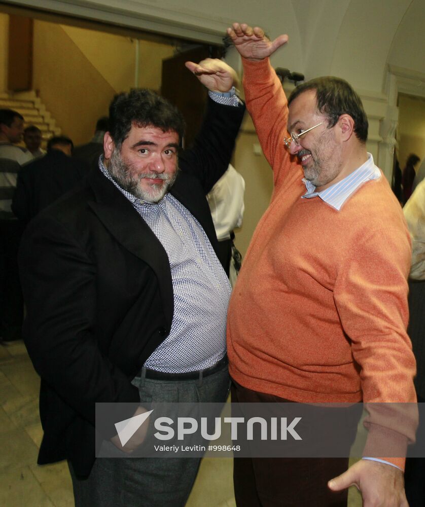 Private viewing of newsical "Citizen Poet"