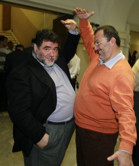 Private viewing of newsical "Citizen Poet"