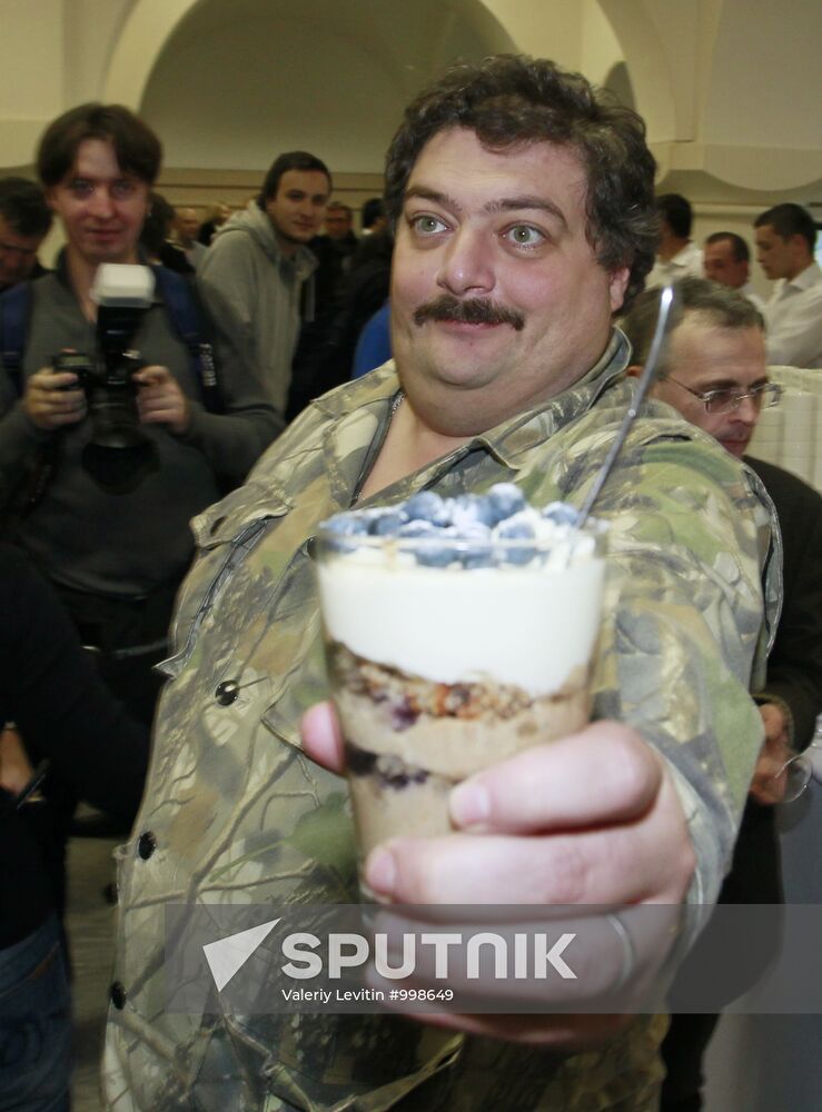 Private viewing of newsical "Citizen Poet"