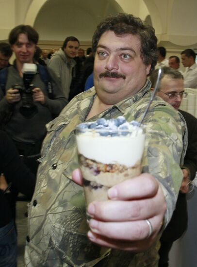 Private viewing of newsical "Citizen Poet"