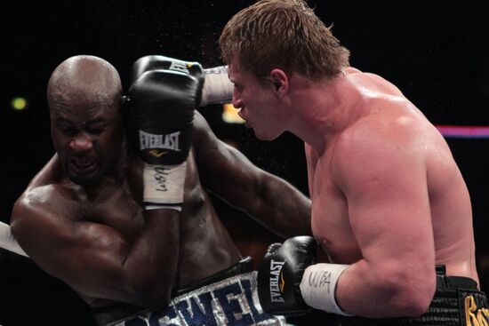 Boxing bout between Alexander Povetkin and Cedric Boswell