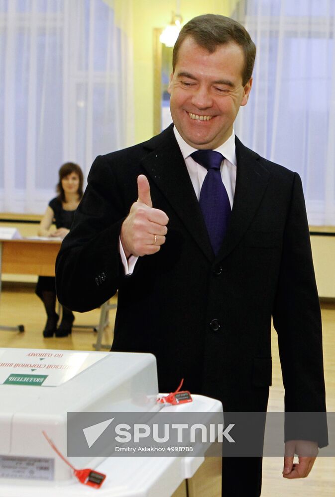Dmitry Medvedev and his wife vote at State Duma elections