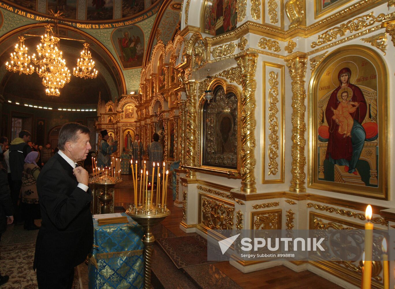 Viktor Zubkov at Kazan Cathedral in Volgograd