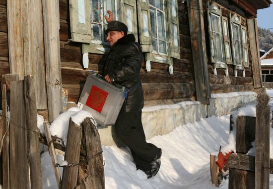 Omsk Region residents vote in State Duma elections