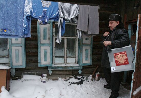 Omsk Region residents vote in State Duma elections