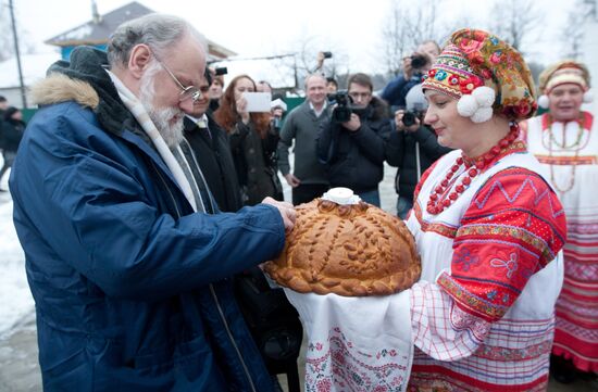 Vladimir Churov votes at Leo Tolstoy polling station