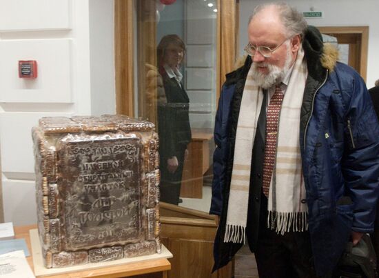 Vladimir Churov votes at Leo Tolstoy polling station