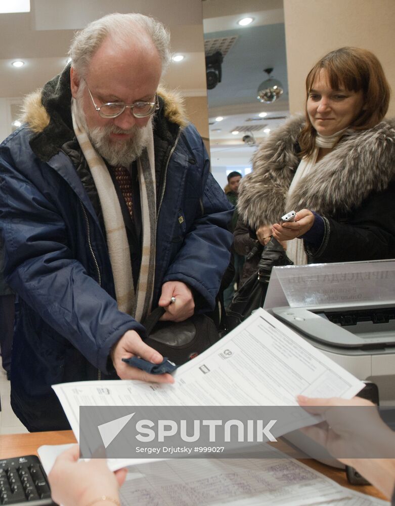 Vladimir Churov votes at Leo Tolstoy polling station