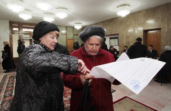 People vote in sixth Russian State Duma election in Ukraine