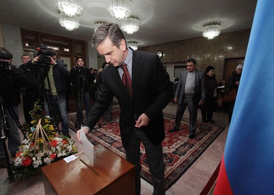 People vote in sixth Russian State Duma election in Ukraine