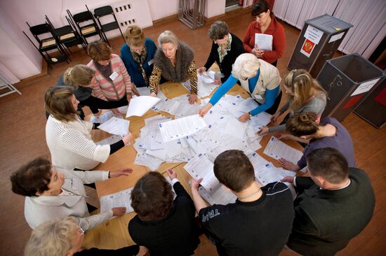 Election commissions count ballots following Duma elections