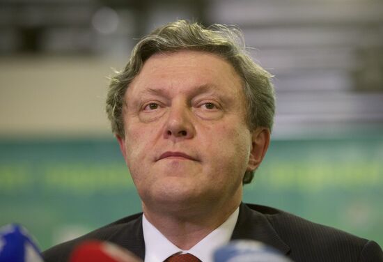 Yabloko party leader gives briefing