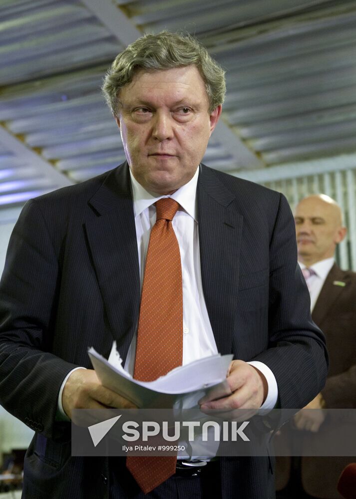 Yabloko party leader Grigory Yavlinsky gives briefing