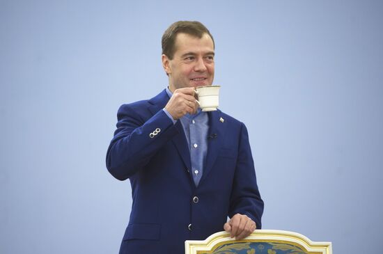 Dmitry Medvedev meets with supporters