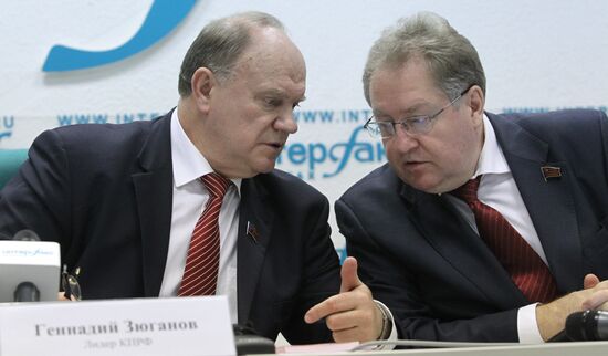 Russian Communist Party leaders give news conference