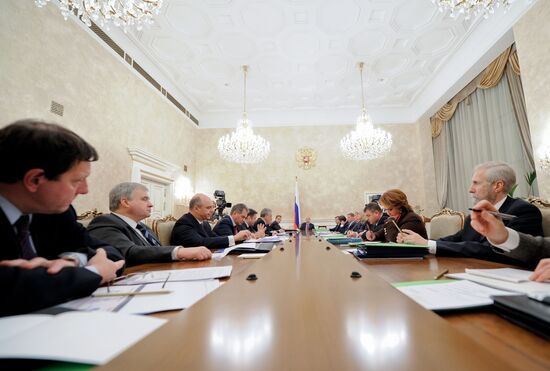 Vladimir Putin chairs Government Presidium meeting