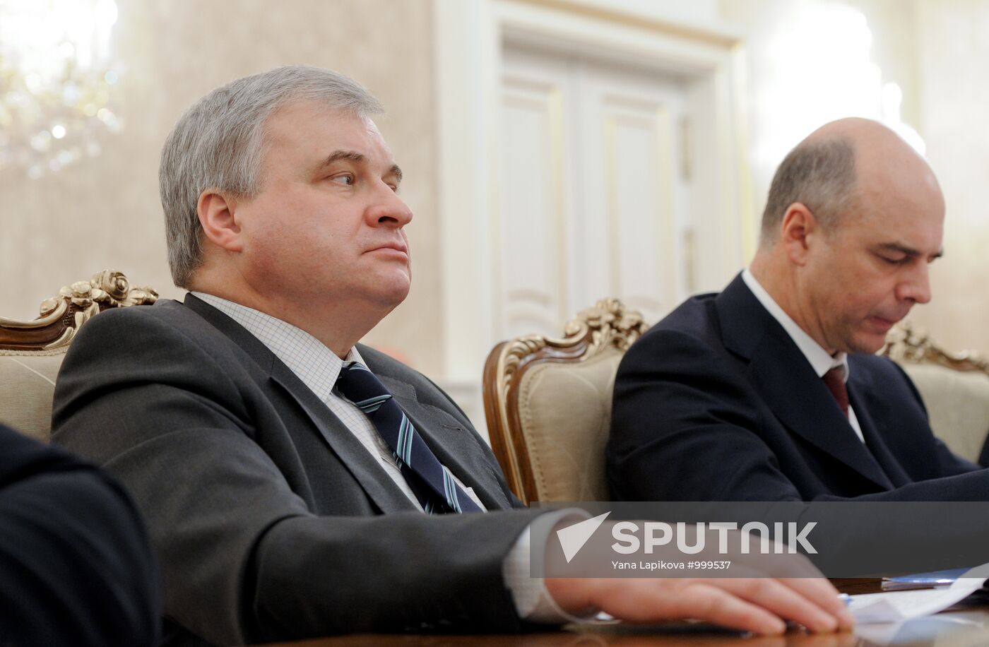 Vladimir Putin chairs Government Presidium meeting