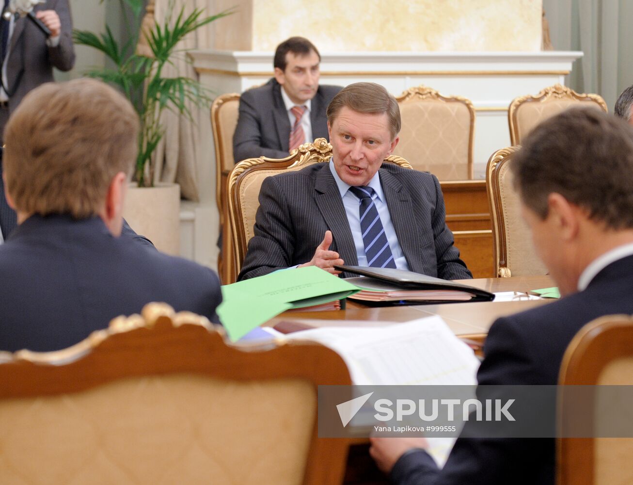 Vladimir Putin chairs Government Presidium meeting