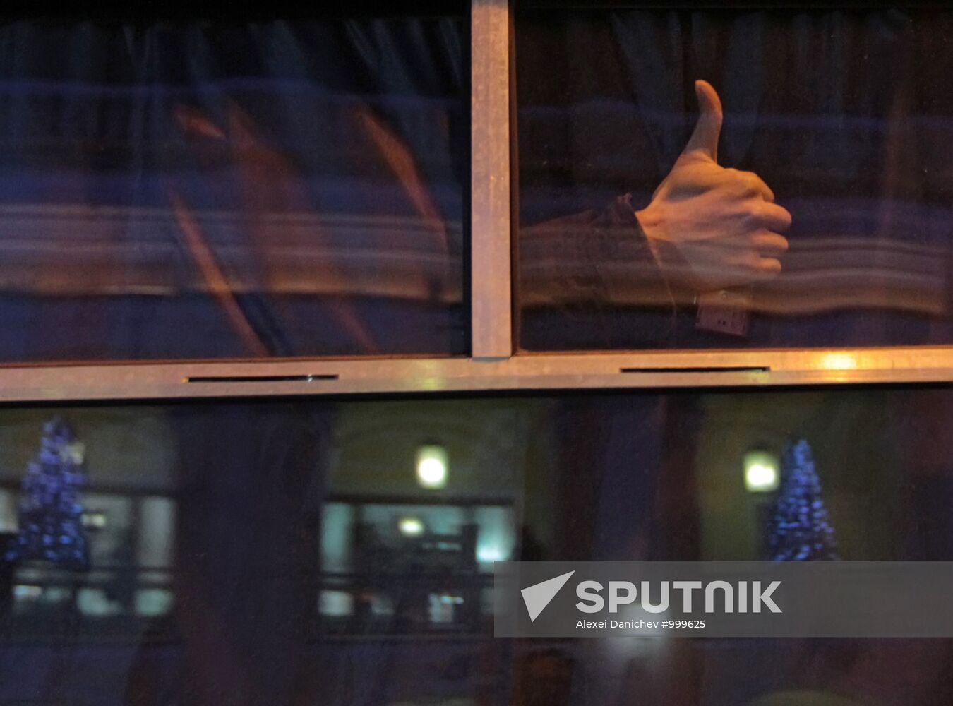 Opposition rallies in St. Petersburg to protest election fraud