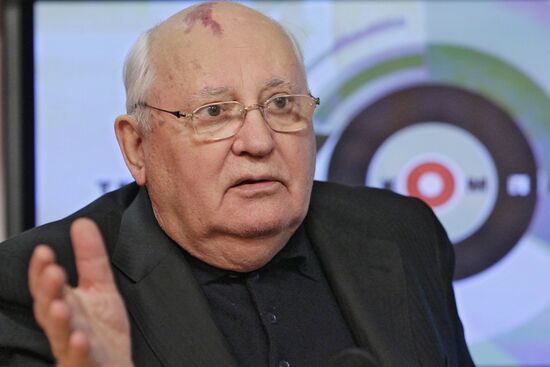 Echo Moskvy radio with M. Gorbachev, L. Muratov and L. Shevtsova | Sputnik  Mediabank