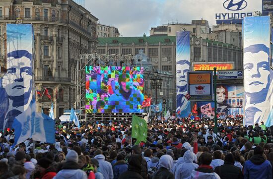 Youth movement rallies at Manezhnaya Square