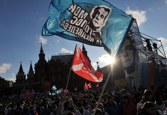 Youth movement rallies at Manezhnaya Square