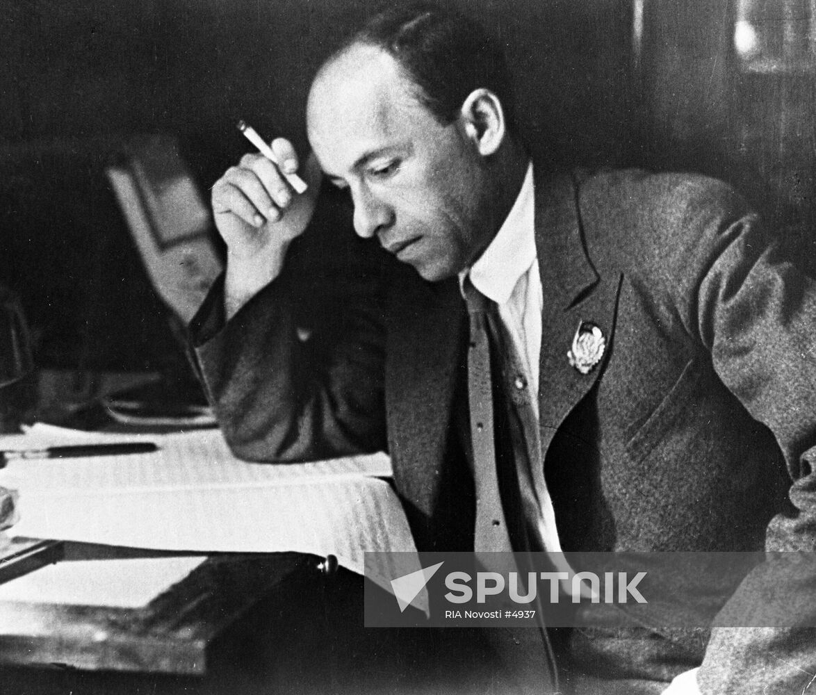 DUNAYEVSKY TABLE | Sputnik Mediabank