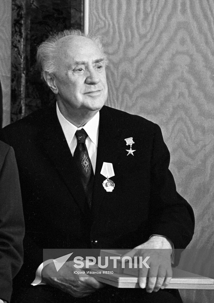 ZHAROV Sputnik Mediabank