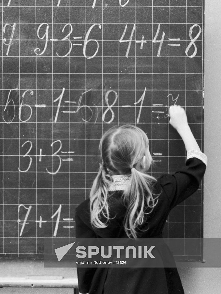 school-class-mathematics-sputnik-mediabank