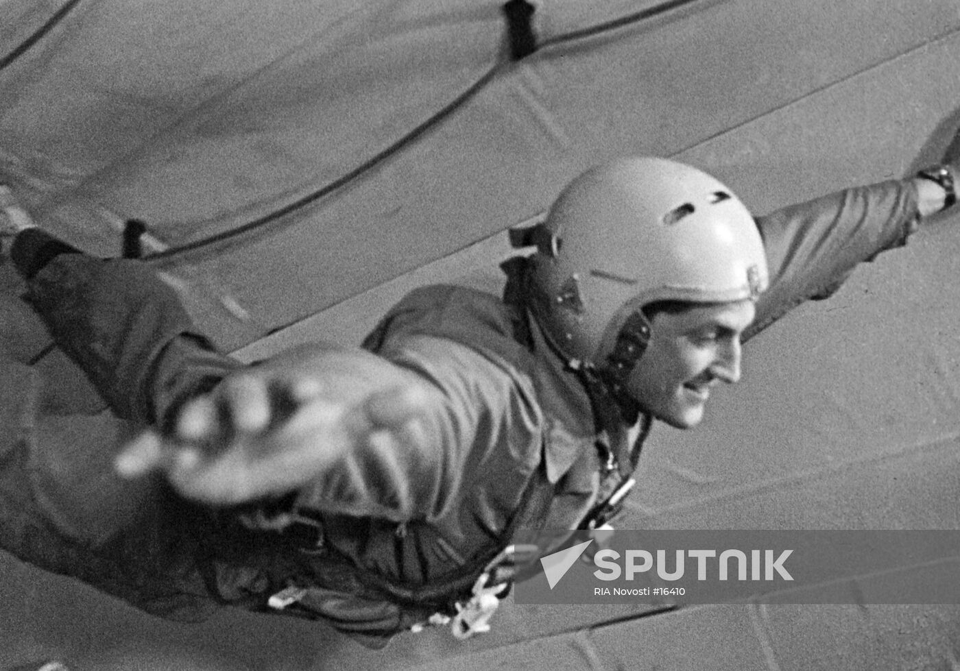Cosmonaut Boris Volynov in zero gravity Sputnik Mediabank