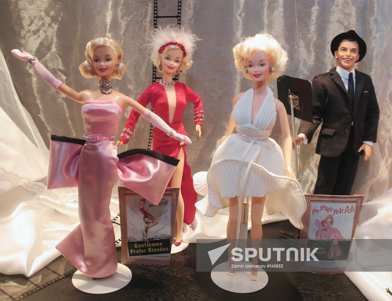 Gentlemen prefer store blondes barbie