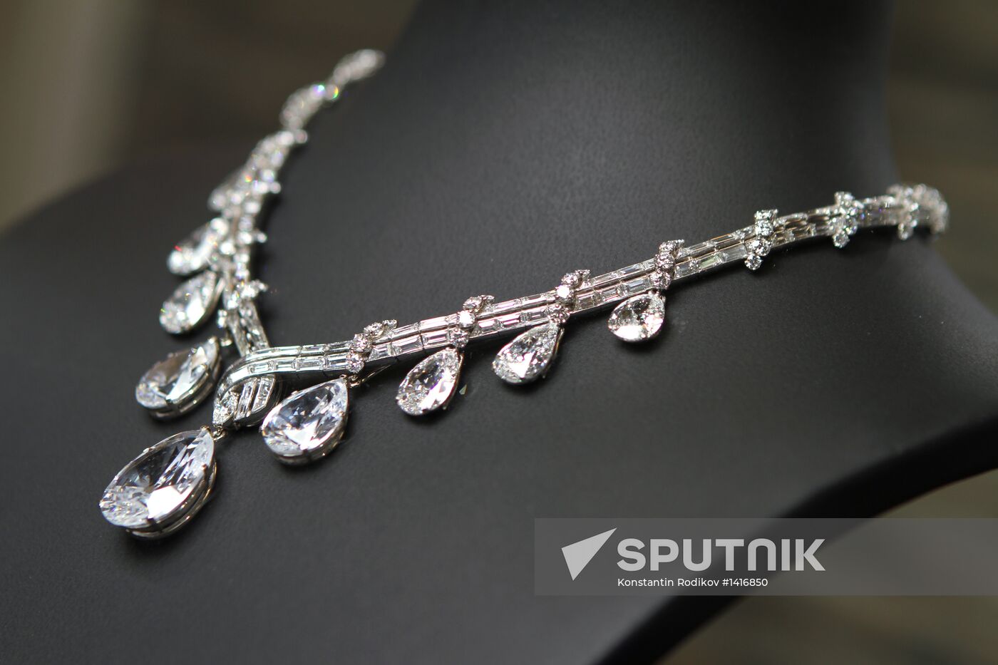Unique Bvlgari necklace unveiled at Estet Fashion Week Sputnik Mediabank