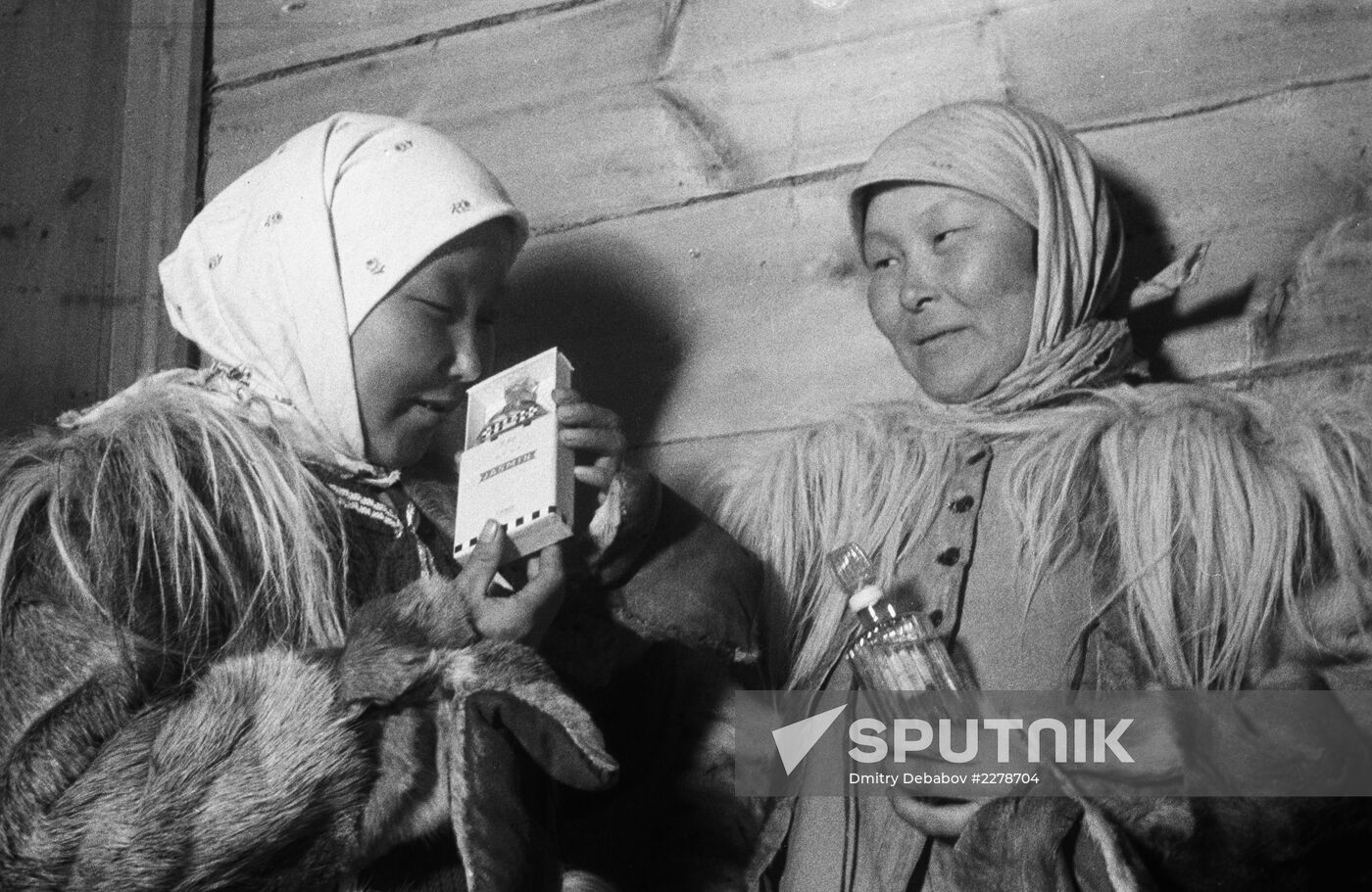 The Evenkis buy perfume | Sputnik Mediabank