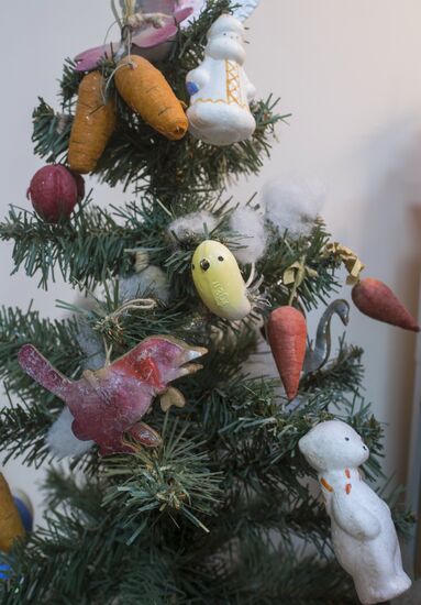 Christmas ornament factory deals