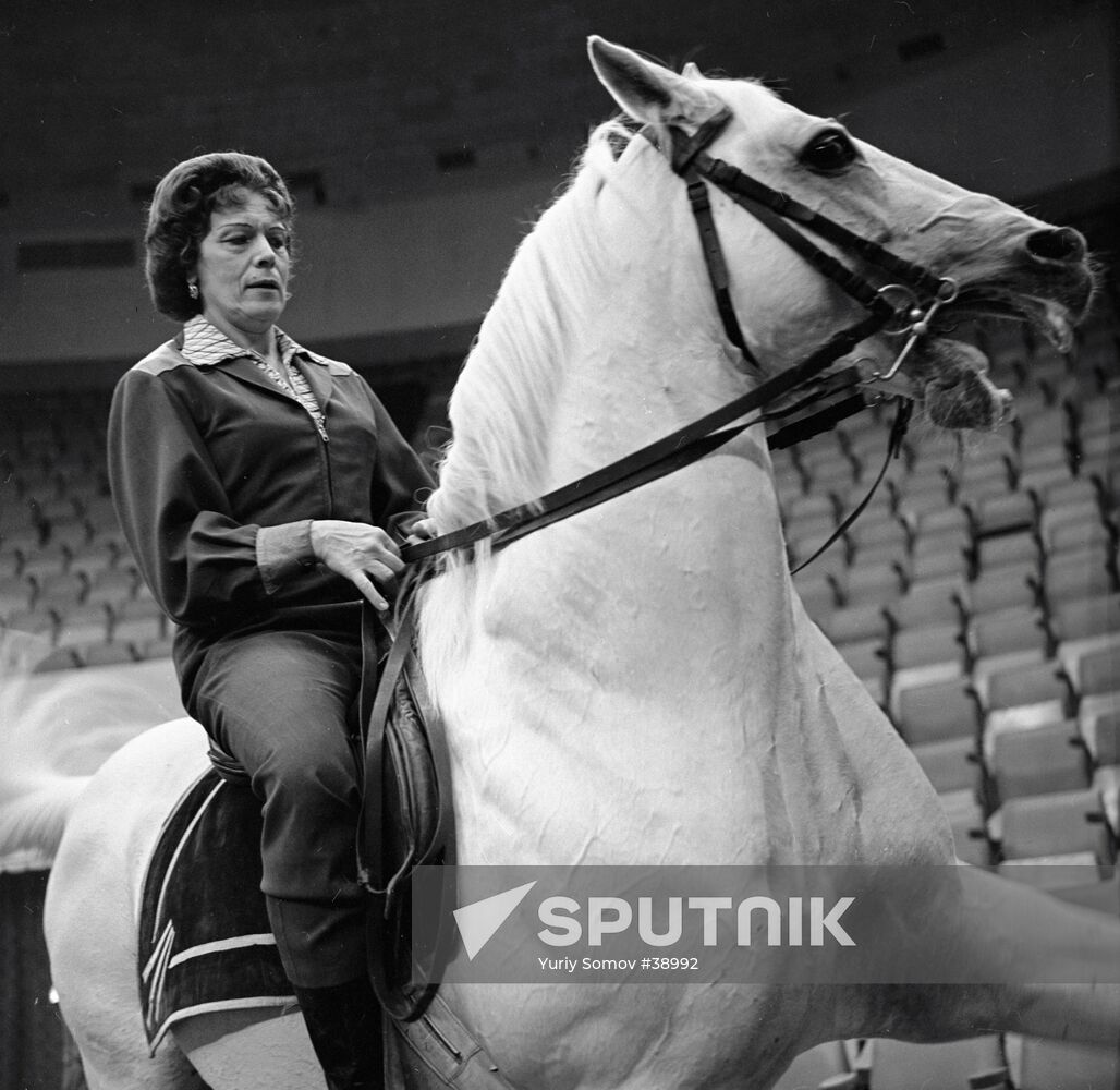 ANIMAL TRAINER BUGRIMOVA Sputnik Mediabank