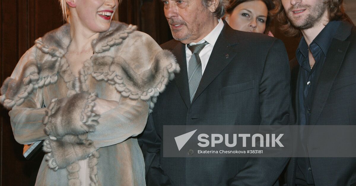 Alain Delon, Anna Shcherbinina and Vladimir Koshevoy | Sputnik Mediabank