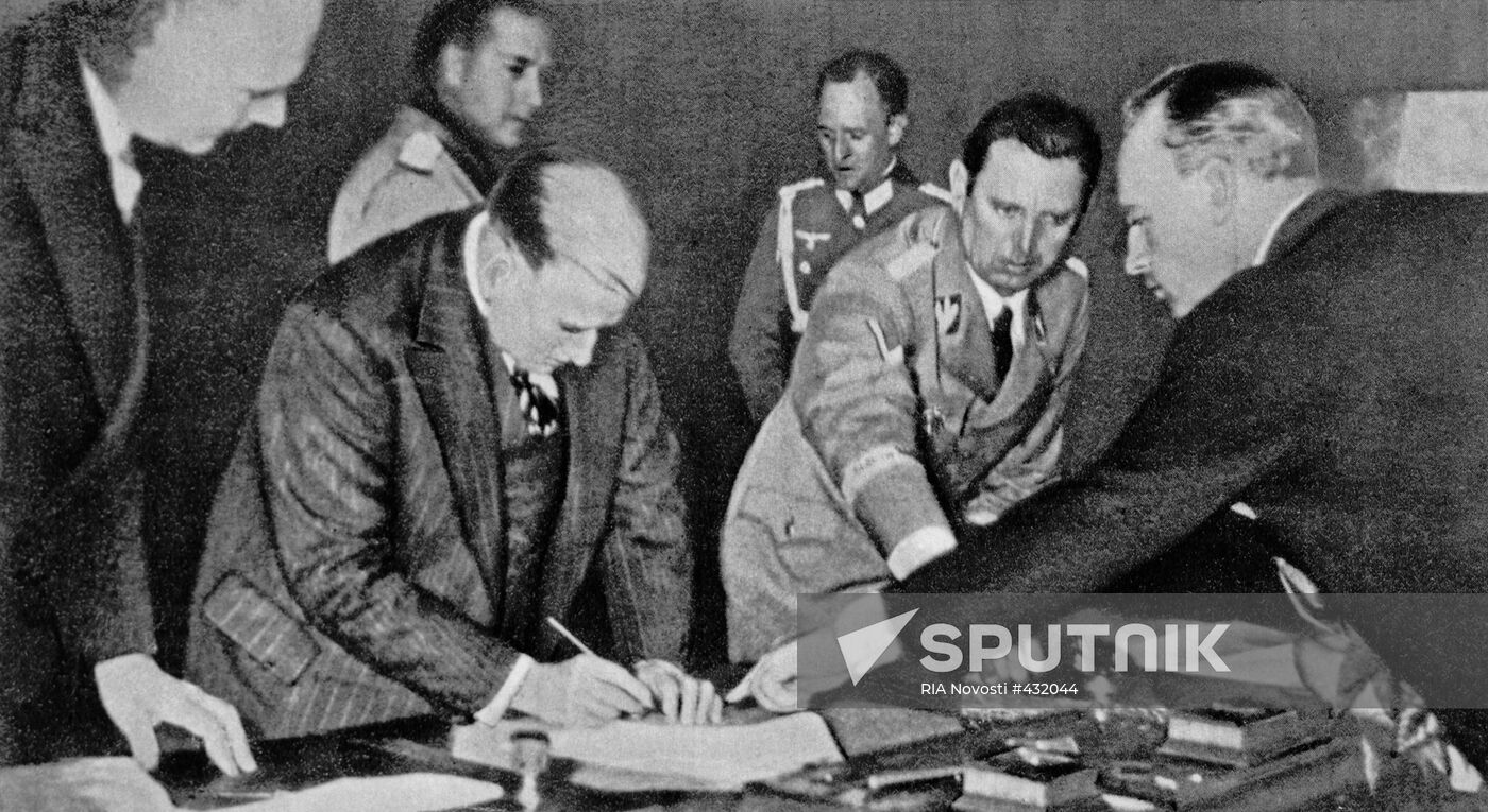 Signing 1938 Munich Agreement Sputnik Mediabank signing-1938-munich-agreement-sputnik-mediabank