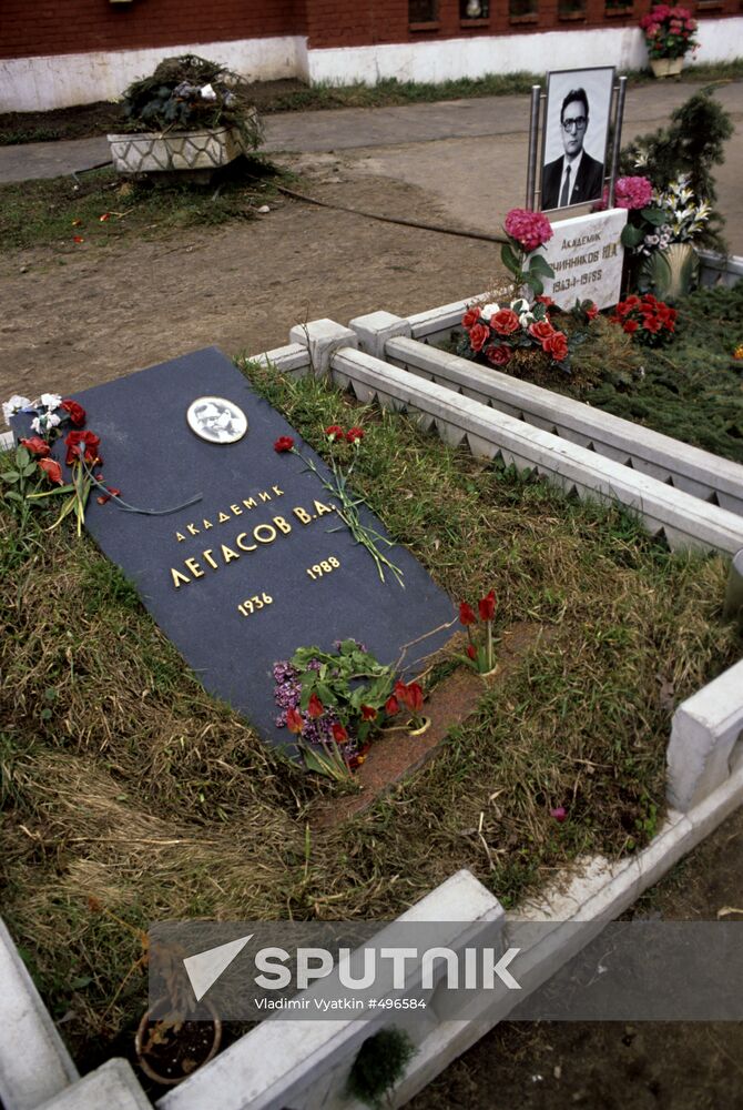Valery Legasov's grave Sputnik Mediabank