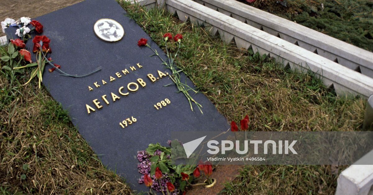 Valery Legasov's grave Sputnik Mediabank