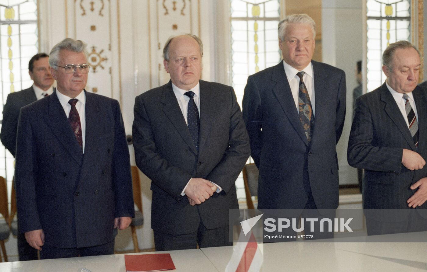 KRAVCHUK SHUSHKEVICH YELTSIN BELOVEZHSKAYA PUSHCHA | Sputnik Mediabank